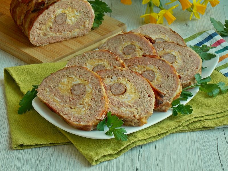 Rolada mięsna z farszem jajecznym i kabanosem 
