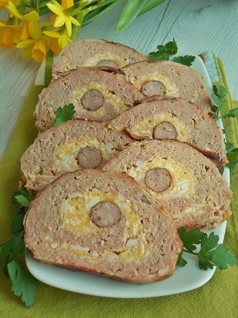 Rolada mięsna z farszem jajecznym i kabanosem 