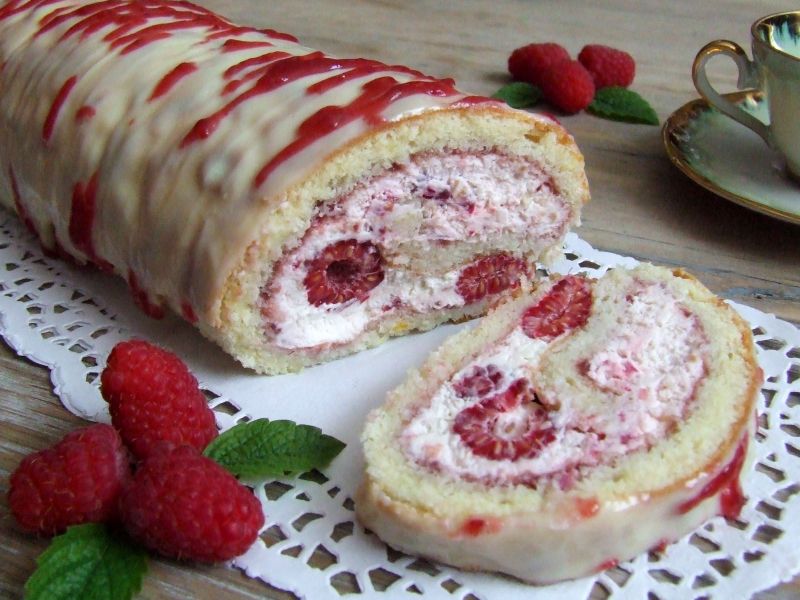 Rolada migdałowo-malinowa Rolada migdałowo-malinowa