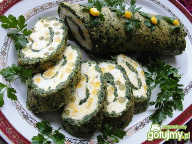 Rolada na biszkopcie  szpinakowym  