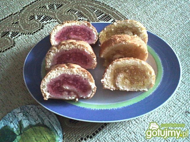 Rolada o dwóch smakach owocowych Rolada o dwóch smakach owocowych