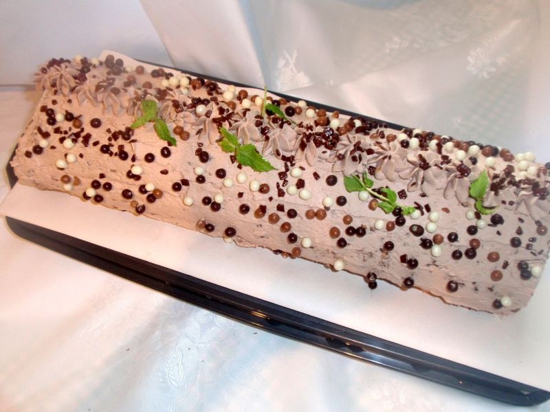 Rolada orzechowa z kremem czekoladowym Rolada orzechowa z kremem czekoladowym