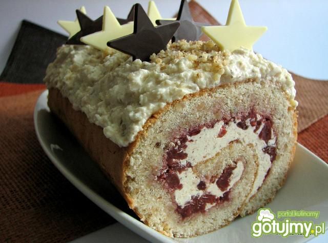 Rolada orzechowa z kremem maślankowym Rolada orzechowa z kremem maślankowym