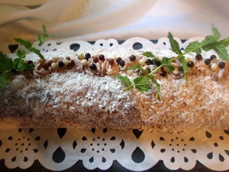 Rolada orzechowo śmietankowa Rolada orzechowo śmietankowa