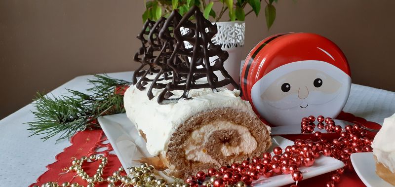 Rolada piernikowa z kremem waniliowym i konfiturą Rolada piernikowa z kremem waniliowym i konfiturą