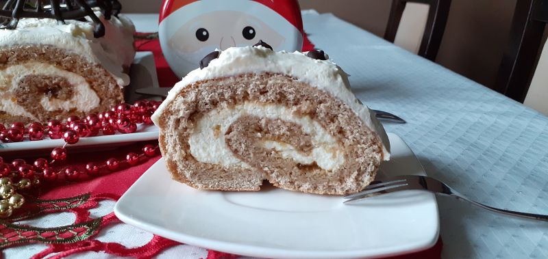 Rolada piernikowa z kremem waniliowym i konfiturą Rolada piernikowa z kremem waniliowym i konfiturą