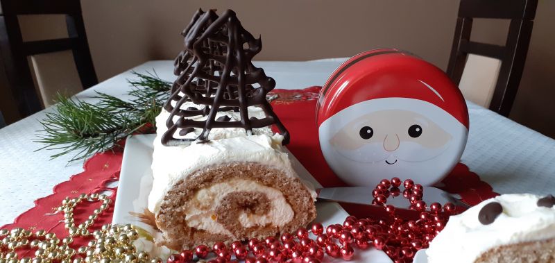 Rolada piernikowa z kremem waniliowym i konfiturą Rolada piernikowa z kremem waniliowym i konfiturą