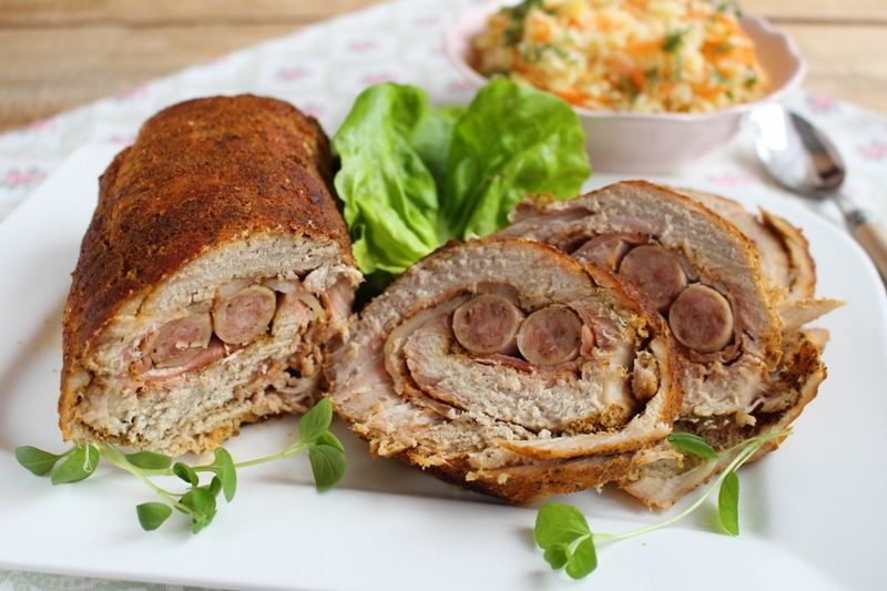 Rolada schabowa z białą kiełbasą i boczkiem Rolada schabowa z białą kiełbasą i boczkiem