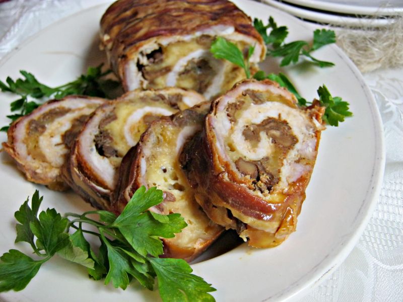 Rolada schabowa z kurkami i serem Rolada schabowa z kurkami i serem