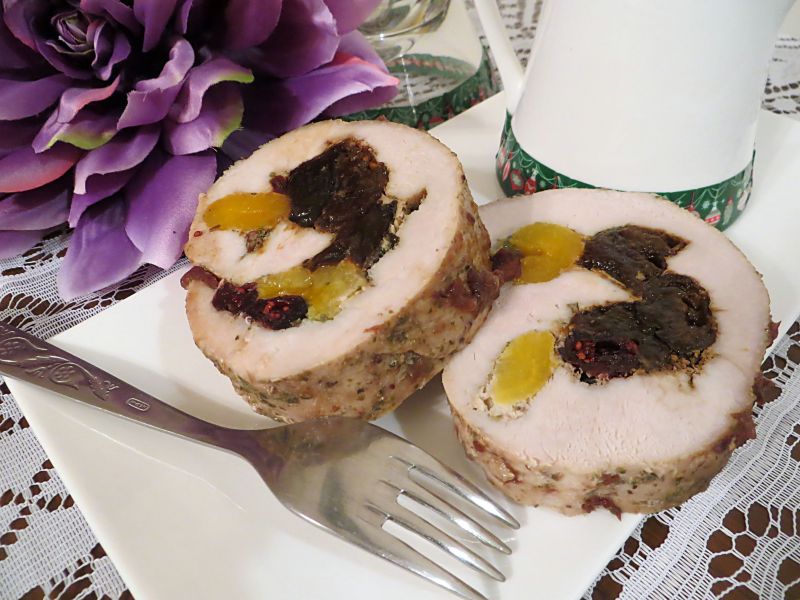 Rolada schabowa z owocami Rolada schabowa z owocami