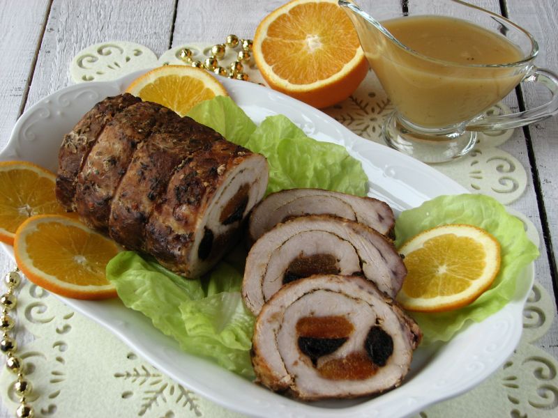 Rolada schabowa z suszonymi owocami Rolada schabowa z suszonymi owocami