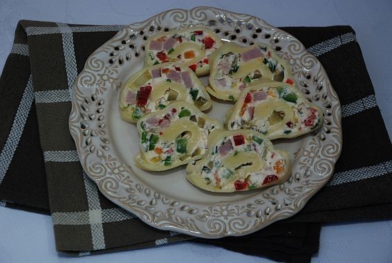 Rolada serowa z kolorowym farszem