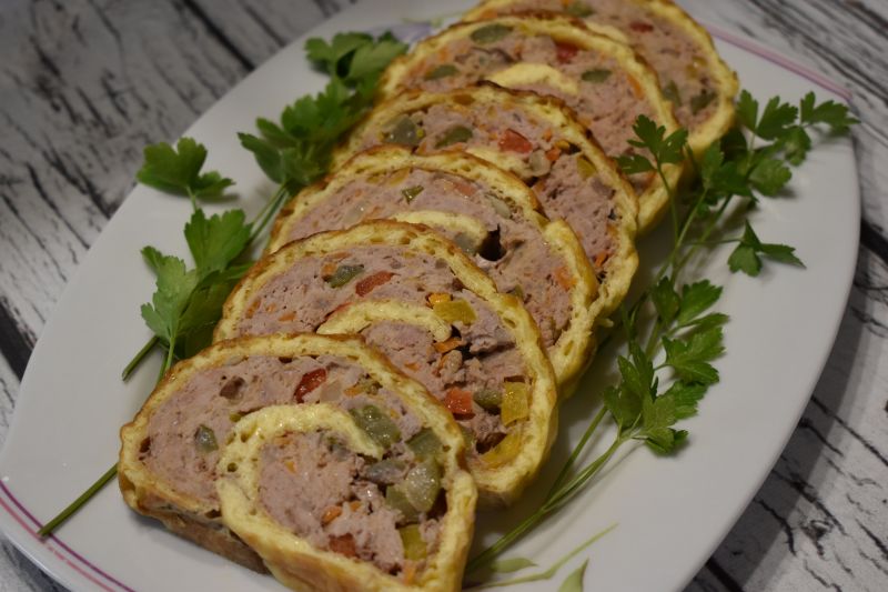 Rolada serowa z mielonym mięsem