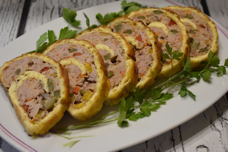Rolada serowa z mielonym mięsem