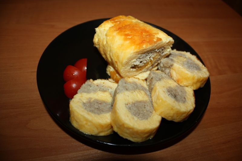 Rolada serowa z mięsem mielonym