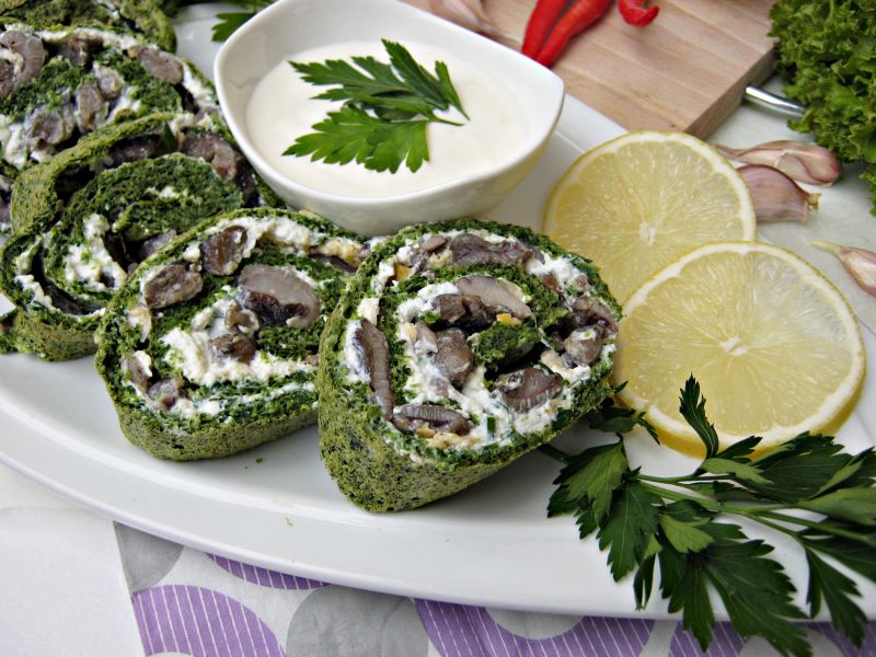 Rolada szpinakowa z maślakami Rolada szpinakowa z maślakami