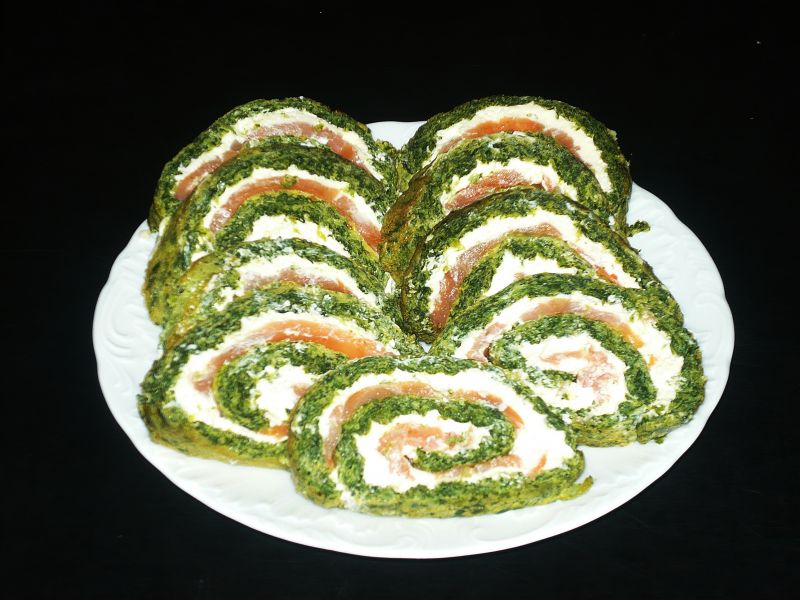 Rolada szpinakowo – łososiowa Rolada szpinakowo – łososiowa