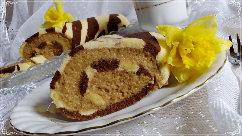 Rolada w paski z kremem kawowo-jaglanym