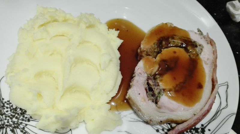 Rolada wieprzowa z grzybami i zurawiną