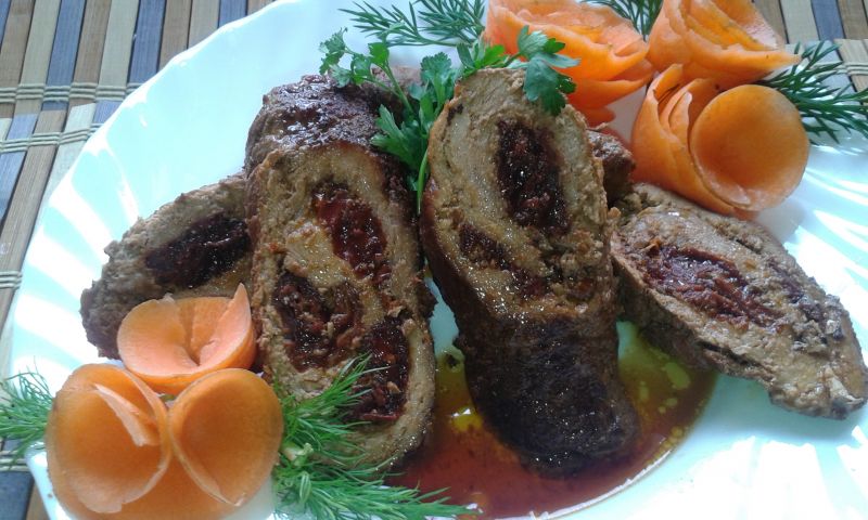 Rolada wieprzowa z pesto oraz suszonymi pomidorami