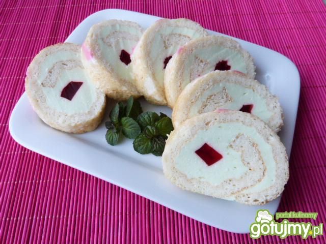 Rolada z białek z serem twarogowym