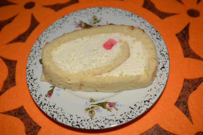 Rolada z bitą śmietaną