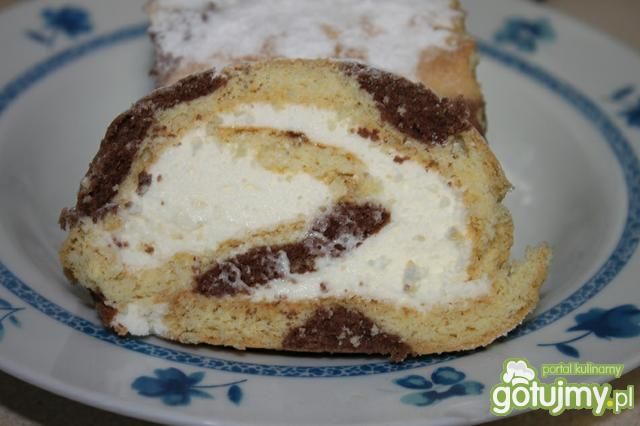 Rolada z bitą śmietanką  Rolada z bitą śmietanką