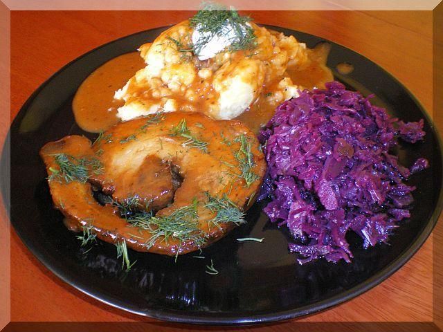 Rolada z boczku w sosie własnym