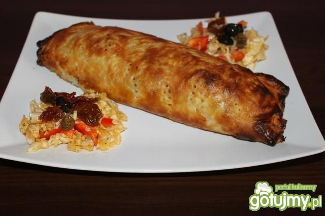 Rolada z ciasta francuskiego 