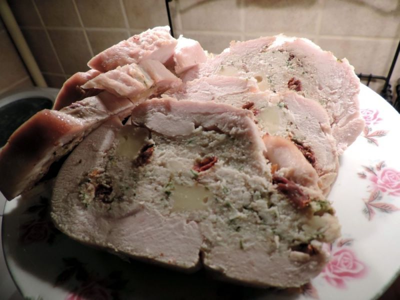 Rolada z indyka nadziewana  Rolada z indyka nadziewana