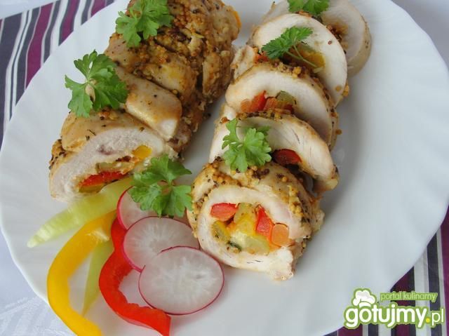 Rolada z indyka z papryką i marchewką