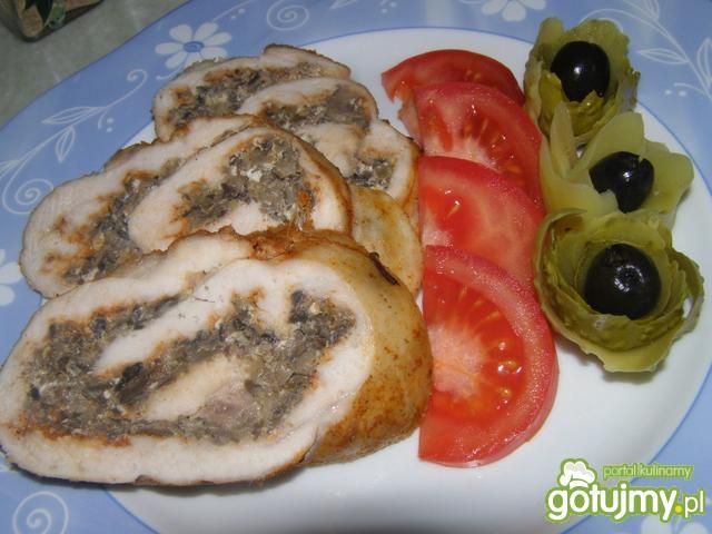 Rolada z indyka z pieczarkowym farszem