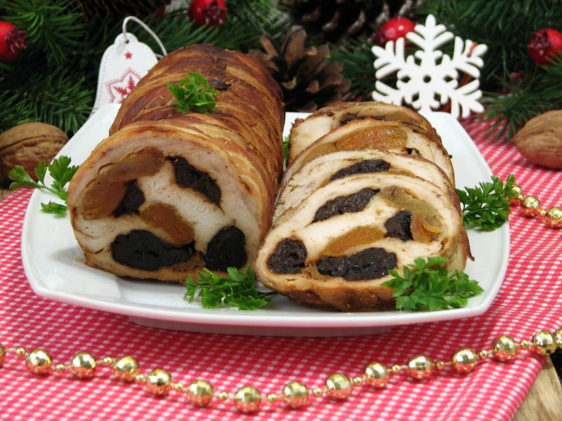 Rolada z indyka z suszonymi owocami 