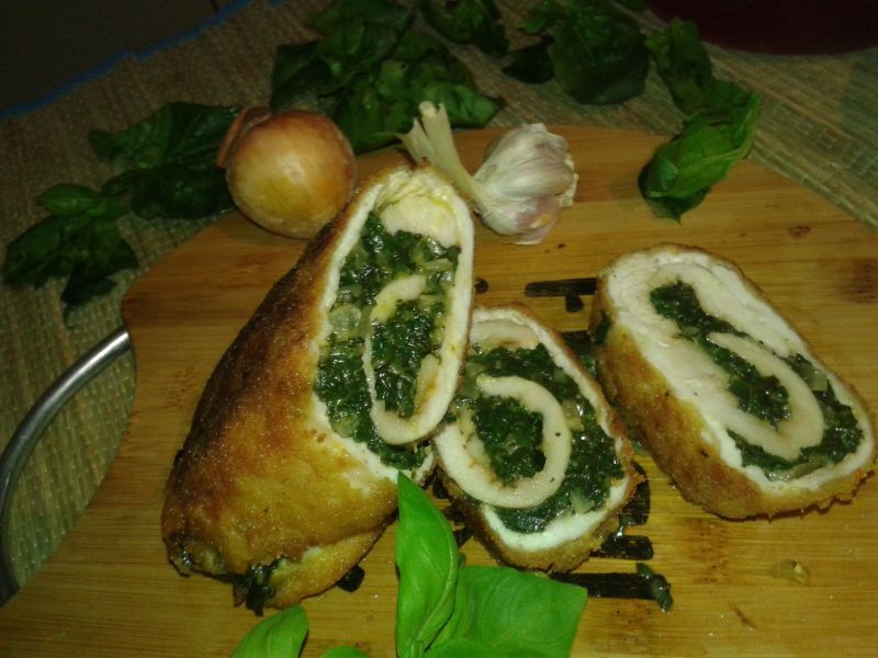 Rolada z indyka ze szpinakiem