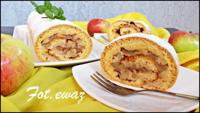 Rolada z jabłkami Rolada z jabłkami