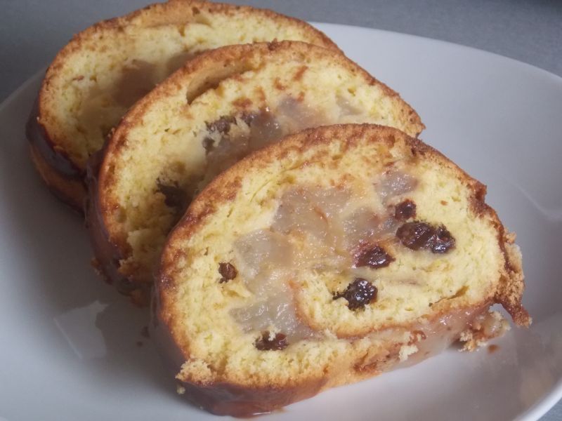 Rolada z jabłkami i rodzynkami