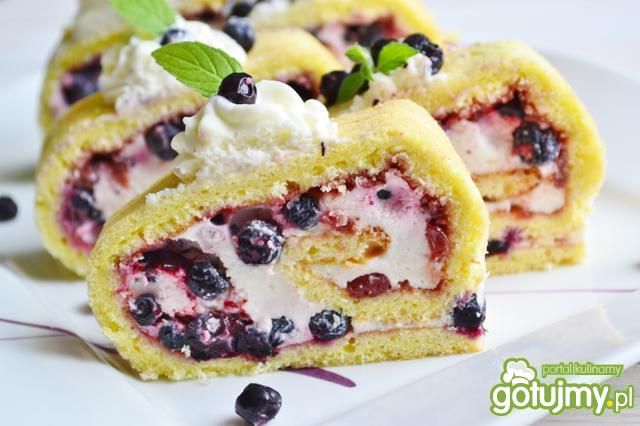 Rolada z jagodami Rolada z jagodami