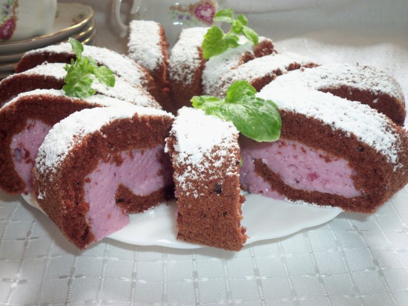 Rolada z jogurtowym nadzieniem 