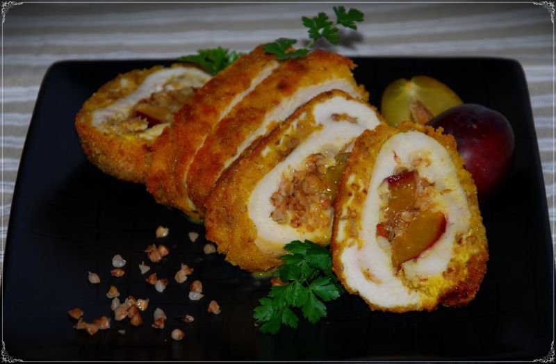 Rolada z kaszą gryczaną i świeżą śliwką Rolada z kaszą gryczaną i świeżą śliwką