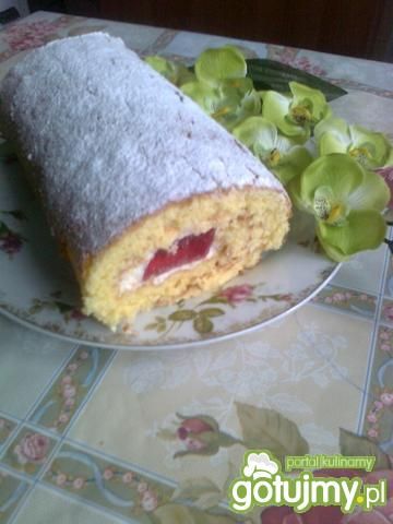 Rolada z kremem budyniowym i galaretką