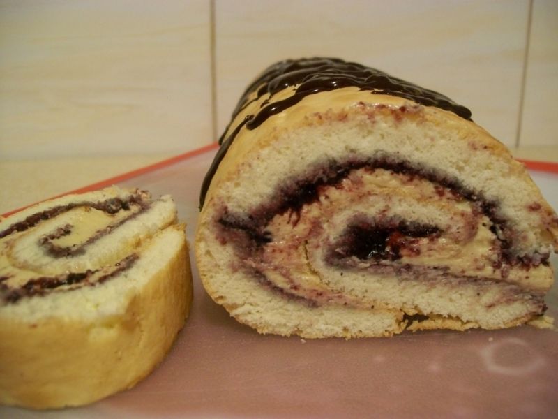 Rolada z kremem chałwowym