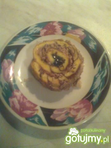 Rolada z kremem czekoladowym Rolada z kremem czekoladowym