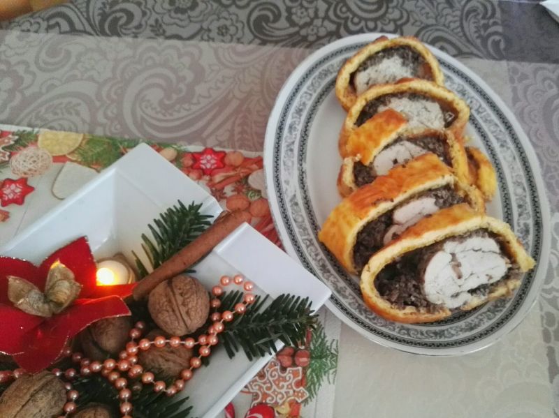 Rolada z kurczaka w serowej pierzynce