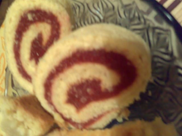 Rolada z marmoladą.