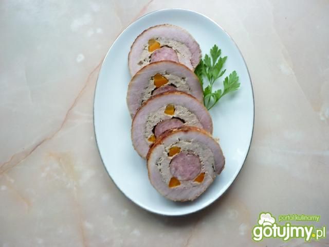 Rolada z mięsa wieprzowego z kiełbasą Rolada z mięsa wieprzowego z kiełbasą