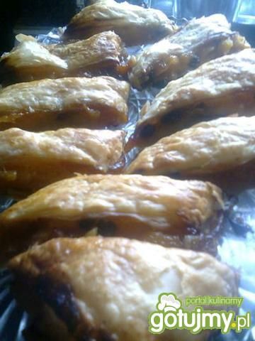 Rolada z musem z ciasta francuskiego