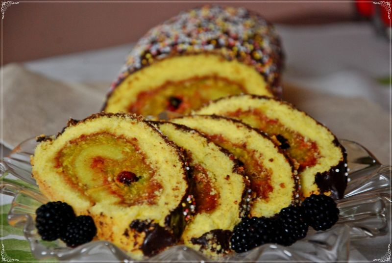 Rolada z nadzieniem jabłkowym