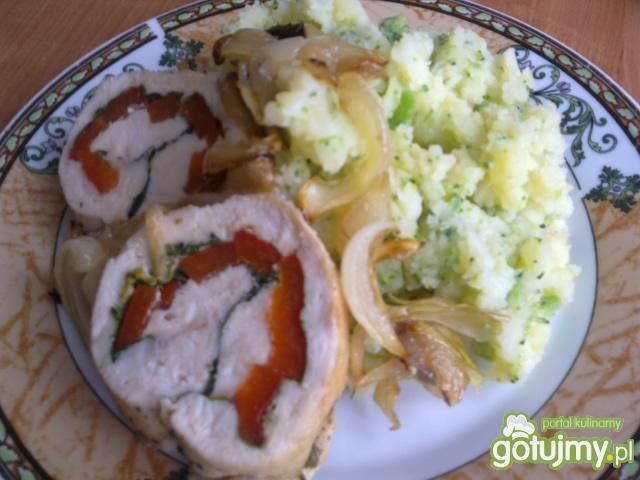 Rolada z papryką i ziołami 