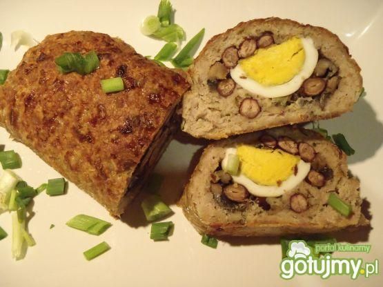 Rolada z pieczarkami, fasolką i jajkiem