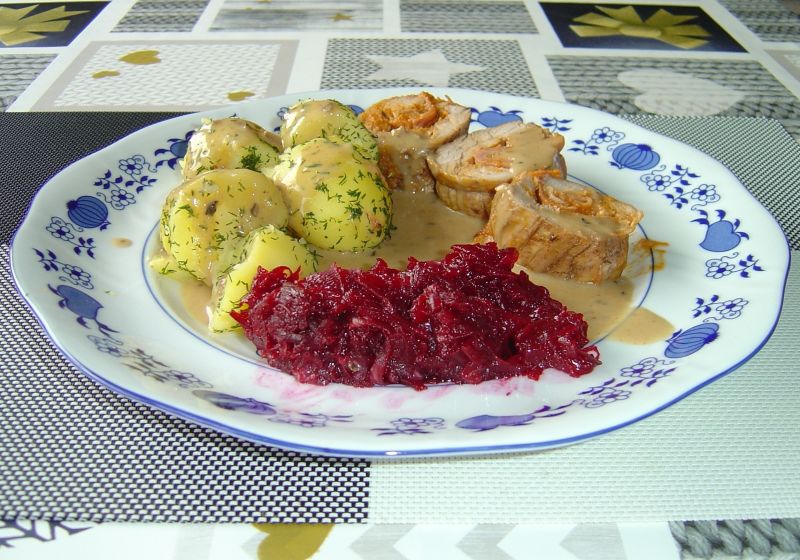 Rolada z polędwicy wieprz. z pesto i szynką Serano Rolada z polędwicy wieprz. z pesto i szynką Serano